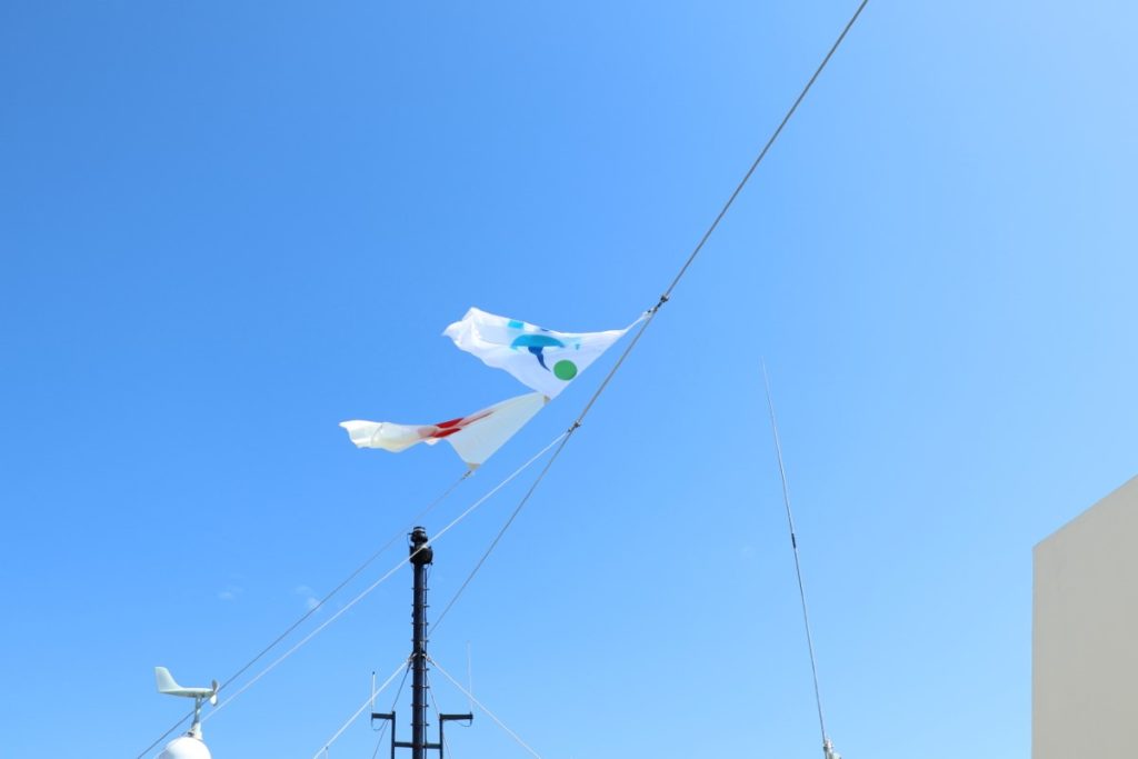 天草市と三和商船の旗