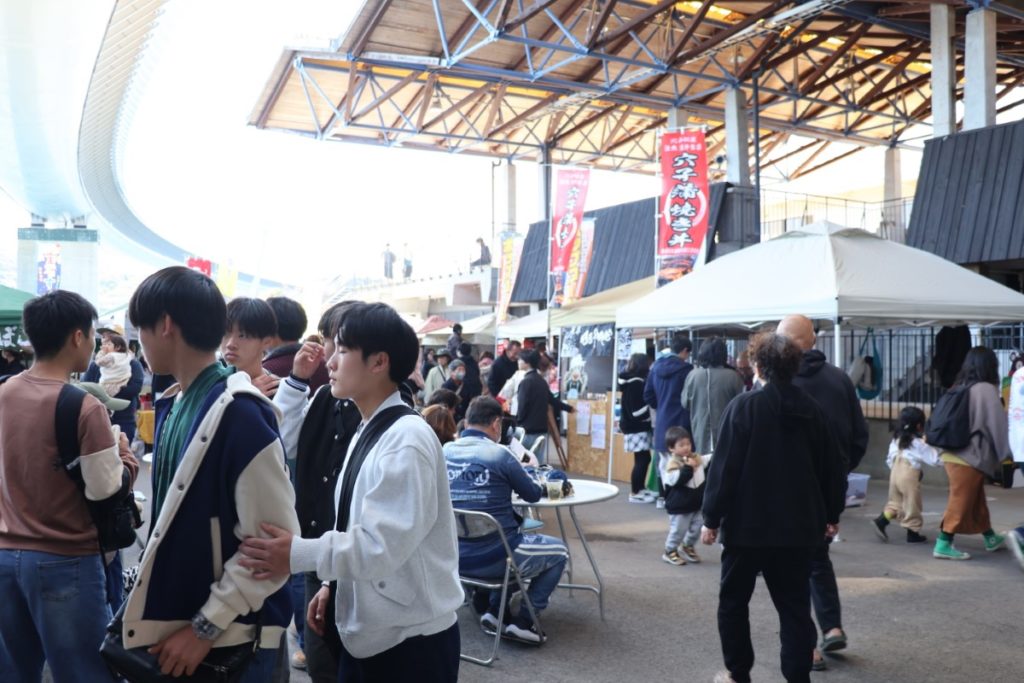 牛深会場の様子