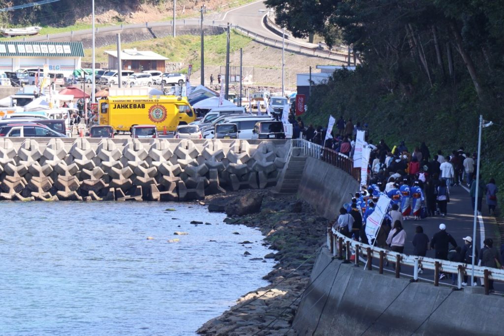 長島会場へ向かう様子